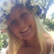 Sara Stillman's Instagram, Twitter & Facebook