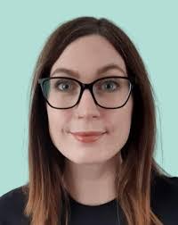 Leah Squires's Instagram, Twitter & Facebook