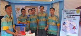 Smkn 1 katapang berdiri pada tahun 1999 dengan nama smkn 4 soreang. Smk Negeri 1 Soreang