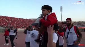 Wydad casablanca raja casablanca ultras best ultras. Wydad Casablanca Ultras Little Boy Leads Whole Stadium Youtube