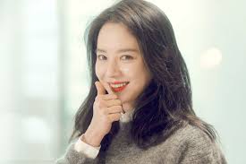 She then received further recognition for her roles in. Song Ji Hyo Loses 7kg By Running Around Han River To Join Movie Intruder Starbiz Net