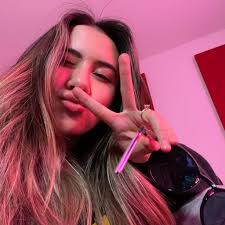 Annie Green (@anniegreenz)