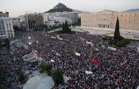 Σιωπηλή συγκέντρωση πραγματοποιήθηκε στο σύνταγμα το βράδυ της δευτέρας (30/07) προς τιμήν της μνήμης των θυμάτων της καταστροφικής. Anakoinwsh Ths Neolaias Syriza Gia Th Shmerinh Sygkentrwsh Sto Syntagma Red Notebook