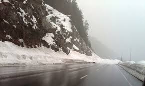 Learn the warning signs to evaluate avalanches, and what to do if you get caught in one. Avalanche Warning In Effect At Stevens Snoqualmie Passes