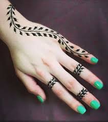 All henna designs has create with simple pattern, and then, also you just a beginner henna designer, you can create it by your self. 125 Stunning Yet Simple Mehndi Designs For Beginners Easy And Beautiful Mehndi Designs With Images Simple Henna Tattoo Henna Tattoo Designs Simple Henna Tattoo Designs