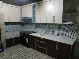 Kitchen set alumunium merupakan lemari penyimpanan yang terbuat dari rangka alumunium dikombinasikan dengan bahan aluminium composite panel atau biasa orang menyebutnya acp serta frame aluminium kabinet. Desain Kitchen Aluminium