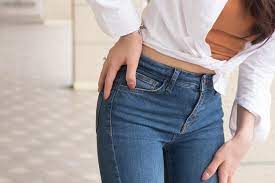Rasa nyeri ini tak hanya terjadi di dada saja tetapi juga menyebar ke belakang. Ragam Penyebab Nyeri Panggul Alodokter