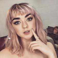Taking A Shower Follow Maisie No One For More Maisie Williams Pretty People Davina