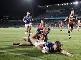 A week ago nathan brown warned warriors wunderkind reece walsh might not be ready to play just days ago brown's hesitance to back walsh to be picked to make his origin debut was labelled as. Nrl 2021 Reece Walsh New Zealand Warriors Vs Wests Tigers Roger Tuivasa Sheck Brisbane Broncos Mistake