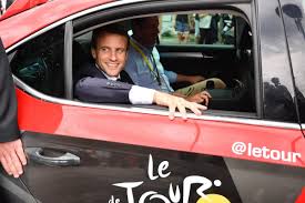 If video not worked, please click report video die on the upper or comment below. Deux Ans Apres Emmanuel Macron Va Revenir Sur Le Tour De France L Equipe