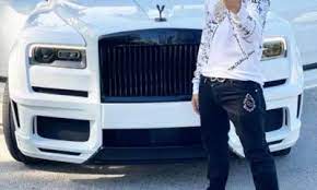 Carla murphy, a new york city resident who witnessed some of the widespread looting in the area monday night, told abc news that cars would drive up, let off the. Nyc Looters Pull Up In Luxury 280 Million Rolls Royce Cullinan Suv To Ransack A Store Video Autojosh