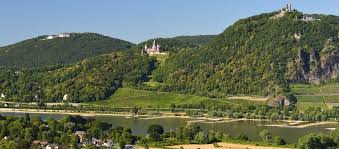 Sie wurde als attraktion und umweltfreundliche verkehrsverbindung zur bundesgartenschau 2011 gebaut. Route Der Rheinromantik Vorbei An Burgen Und Weinbergen