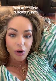 Jessica Brendle's Instagram, Twitter & Facebook