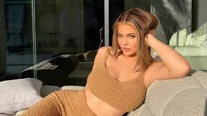 Kylie jenner is ready to dive into the new year. 9en3o Cb3rsp1m