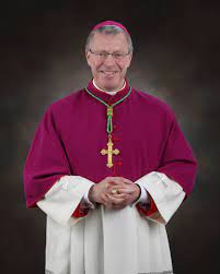 From middle english bischop, bishop, bisshop, biscop, from old english bisċop (bishop), from british latin *biscopo or vulgar latin (e)biscopus, from classical latin episcopus (overseer, supervisor), from ancient greek ἐπίσκοπος (epískopos, overseer), from ἐπί. Bishop