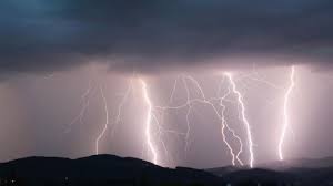 Warnung vor schwerem gewitter im süden von deutschland. Unwetter Warnung Aktuell Sintflutartiger Starkregen Uberflutet Keller Und Strassen News De