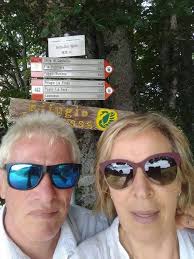 Alessandro Magni (detto Bello') e la.maestra Leda ci.porgono augurio di  buona cena... Grazie e buon appetito a tutti... Con Vera Magni