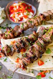 Her nle için anında hazır 4k ve hd video. Greek Lamb Souvlaki Kebabs Nicky S Kitchen Sanctuary
