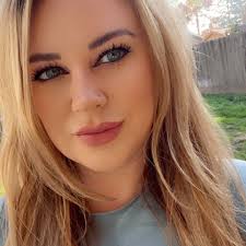 Brittany Rapp (@toolegitttobritt)