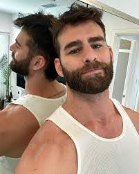 Elaine Rago's Instagram, Twitter & Facebook