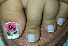 Existen remedios caseros muy efectivos para blanquear las uñas de los pies. Flor Disenos De Unas Pies Arte De Unas De Pies Unas De Pies Sencillas