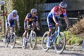 Onze landgenoot was de snelste van het pak na een tumultueuze slotfase. Pin On Cycling 2021