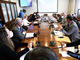 Esta renta universal se comenzaría a aplicar en etapas y la intención de las autoridades es vincularla a planes que generen empleo. Con Incremento De Montos Y Extension De Plazo Desarrollo Social Despacho Ife Universal Oficina Parlamentaria