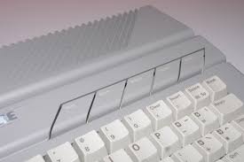 The xe series computers would also use the the 65xe would come in a low cost, 2 piece utilitarian gray case. Atari Xe Serie Atarimuseum De