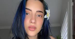 Amanda Sanz compares her before and after following her cosmetic surgery,  and her fans react: "Suffer, you know who!"