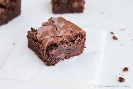 Brownie Fondant Et Croustillant A L Americaine Recette En 2020 Brownie Fondant Gateaux Et Desserts Brownie