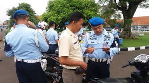 20 gambar bbm lucu orang ktawacom ayo ketawa via ktawa.com. Satpomau Lanud Husein Sastranegara Razia Kendaraan Bermotor Roda Dua Dan Empat Tribun Jabar