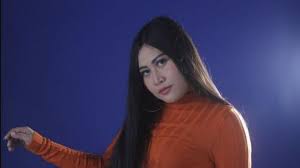 Yeni rahmawati atau yang dikenal dengan boiyen (lahir di jakarta, 8 januari 1989; Manajer Membenarkan Mendiang Kakak Boiyen Kecelakaan Di Pintu Kereta Showbiz Liputan6 Com