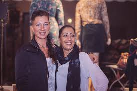 Mit einem einmaligen ausblick auf das alte rathaus und den leipziger marktplatz bemühen wir uns um ihr wohlbefinden. Jessica Scholz Von Fit In Form Berlin Und Jamila Haddad Von Beauty Inn Berlin Couple Photos Photo Couples