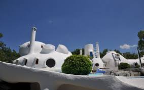 Originally designed for pierre bernard, the 'bubble palace' was acquired by fashion designer pierre cardin in 1992. 3 Revolutionary Bubble Houses On The Market Right Now The Spaces