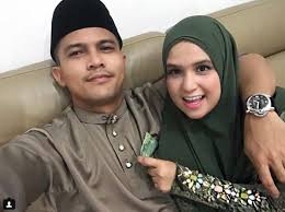 Netizen puji bakal isteri saharul ridzwan cantik macam patung barbie ya, memang betul, seorang suami patut mendidik seorang isteri, tapi tak salah kalau awak nak betulkan salah dan silap saya sebab saya pun manusia biasa, banyak salah yang saya akan buat nanti. Saharul Ridzwan Hadiahkan Honda Jazz Untuk Isteri