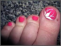 Using a thin brush, create the flowers with a pink nail polish. Cute Toenail Design Toe Nail Art Flower Toe Nails Toe Nail Designs