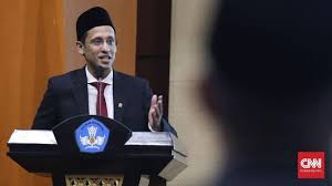 Menteri pendidikan dan kebudayaan, nadiem makarim, ditantang untuk memangkas beban administrasi guru agar mewujudkan proses belajar mengajar yang inovatif, seperti tertulis dalam pidatonya untuk memperingati hari guru nasional. Pgri Anggap Tak Ada Yang Baru Dari Pidato Nadiem Di Hari Guru