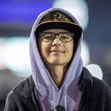 Leann Eden's Instagram, Twitter & Facebook