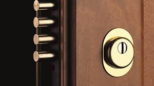 Sono due le principali tipologie di serratura per porte blindate esistenti: Sostituzione Cilindro Porta Blindata Ecco Come Cambiare La Serratura Fabbro Roma Pronto Intervento H24
