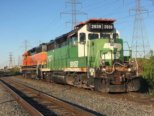 BNSF GP39E 2939 | BNSF GP39E 2939 in BN White Face paint & B… | Flickr