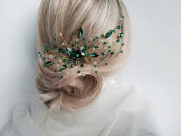 Emerald Hair Comb Emerald Headpiece Gold Green Hair Vine Etsy Emerald Hair Hair Jewelry Red Hair Accessories