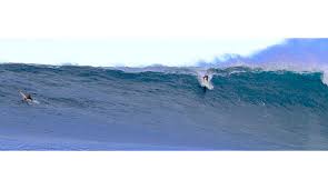 Ocean waves crashing on shore during daytime. 10 Of The Most Terrifying Waves In The World The Inertia