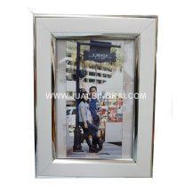 Selain unik, bingkai foto yang dihasilkan pun juga memiliki nilai esttetik yang cukup tinggi. Bingkai Foto Putih 5r Tebal 4 5cm Photo Frame Minimalis Pigura Murah