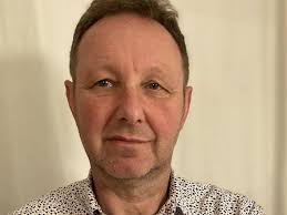 Robert Stocker mit Rosmarin-Huhn