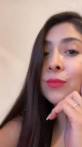 “El makeup me encanta, pero lo que más me gusta es saber que aveces solo  necesitas un lipstick 💄 , “Segura de mí, de mis sueños y de lo que viene  🚀”, “Brillar nunca está de más, aunque sea un lunes! ...