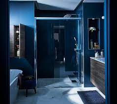 Des idées pour votre salle de bain… ou pas de projet précis ? La Salle De Bains Mise Sur L Elegance D Un Bleu Paon Intense Leroy Merlin