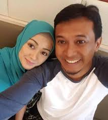 Bekas suami elly mazlein mohon pengurangan nafkah anak dari rm1500 ke rm500. Elly Mazlein Terus Pejuang Hak Anaknya Tuntut Nafkah Tertunggak Daripada Bekas Suami