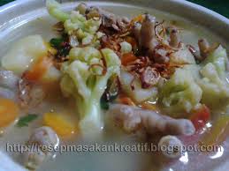 Seblak adalah makanan indonesia yang dikenal berasal dari bandung, jawa barat yang bercita rasa gurih dan pedas.terbuat dari kerupuk basah yang dimasak dengan sayuran dan sumber protein seperti telur, ayam, boga bahari, atau olahan daging sapi, dan dimasak dengan kencur. Resep Sop Ceker Ayam Dan Sayuran Enak Segar Aneka Resep Masakan Sederhana Kreatif