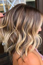 Blackyhairstyles Hairstylesmedium Transitioninghairstyles En 2020 Avec Images Coiffures Cheveux Blonds Carre Plongeant Cheveux Coiffures Cheveux Ondules