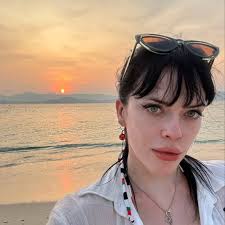 Anna Putney-Dremali (@annathropology) • Threads, Say more